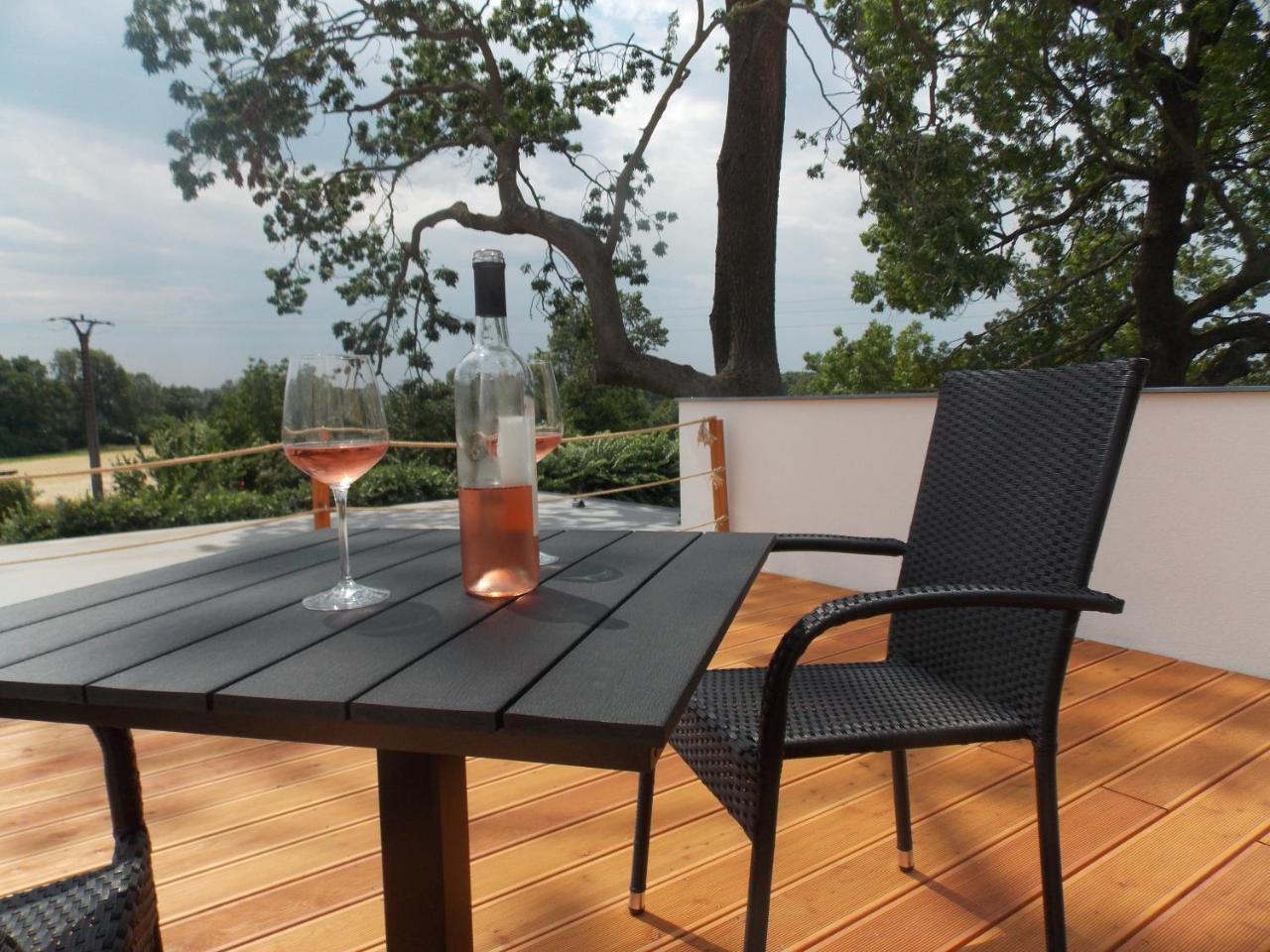 Apartmany Miromar Podivin Εξωτερικό φωτογραφία